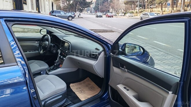 Hyundai Elantra-13