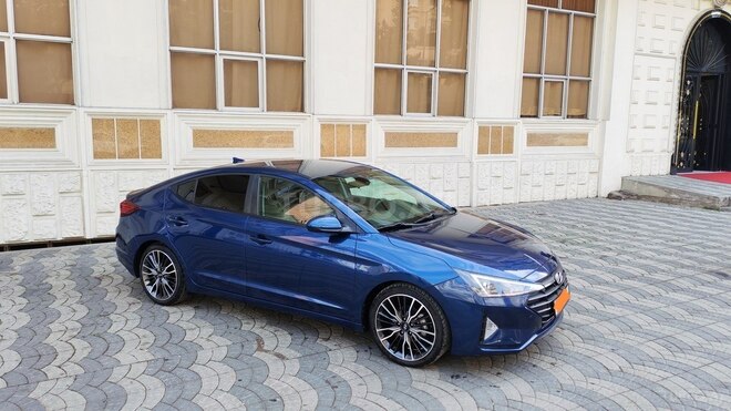 Hyundai Elantra-4