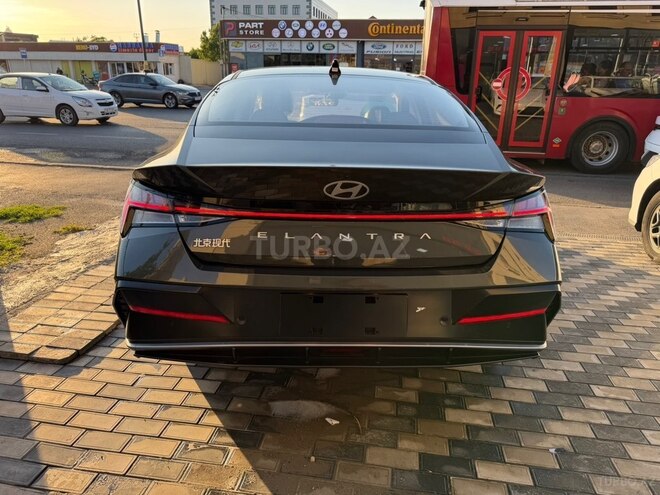 Hyundai Elantra-2