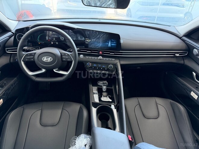 Hyundai Elantra-3