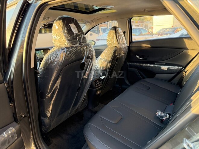 Hyundai Elantra-12