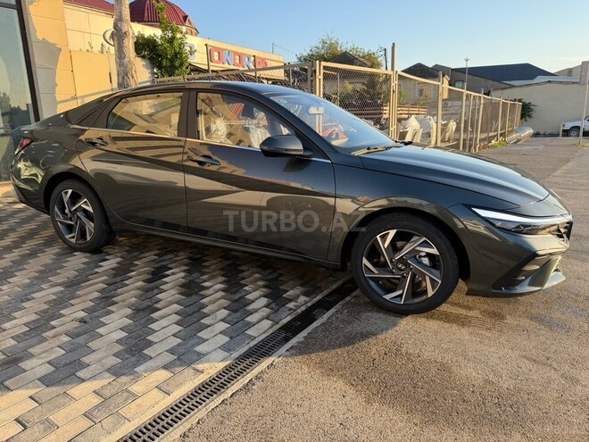 Hyundai Elantra-8