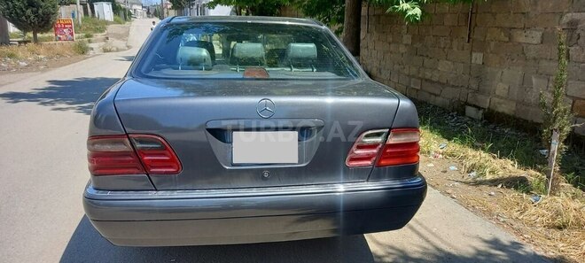 Mercedes E 320-2
