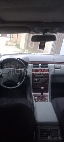 Mercedes E 320-3