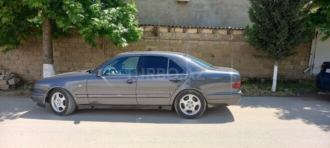 Mercedes E 320-4