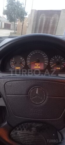 Mercedes E 320-5