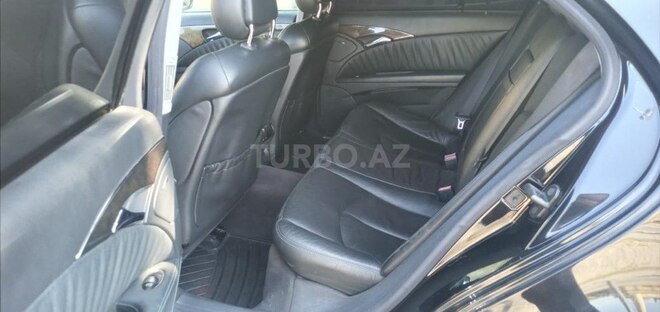 Mercedes E 200-10