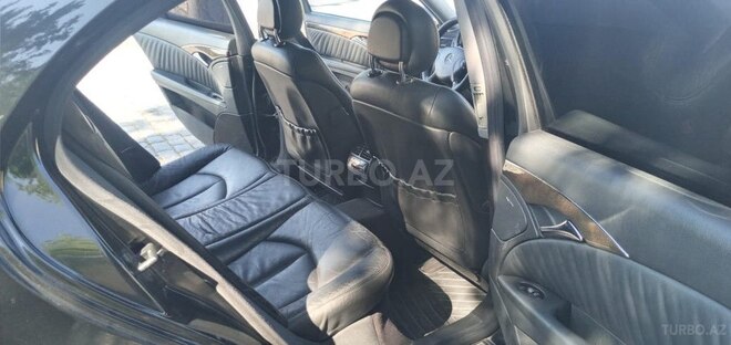 Mercedes E 200-11