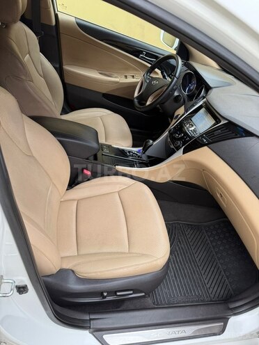 Hyundai Sonata-4