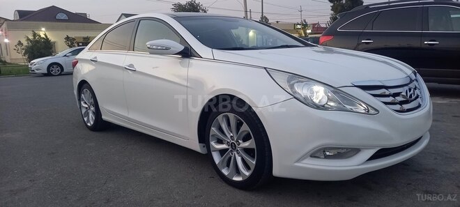 Hyundai Sonata-12