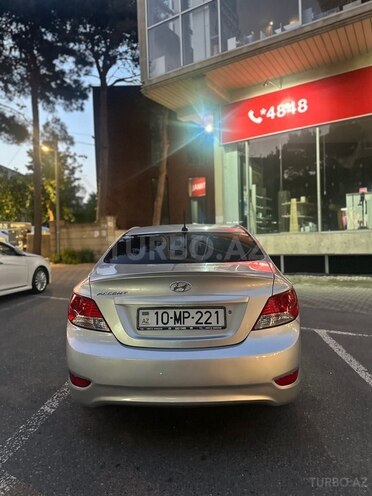 Hyundai Accent-2