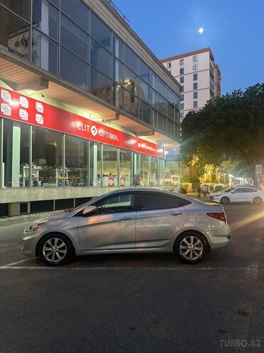 Hyundai Accent-3