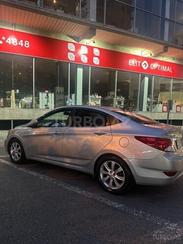 Hyundai Accent-4