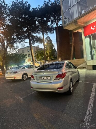 Hyundai Accent-5
