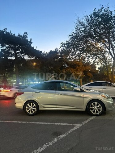 Hyundai Accent-6