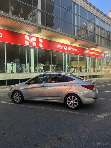 Hyundai Accent-9