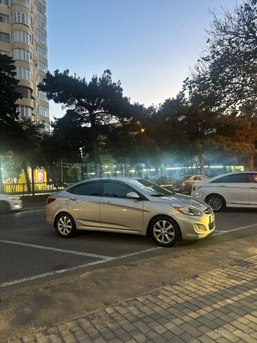 Hyundai Accent-8