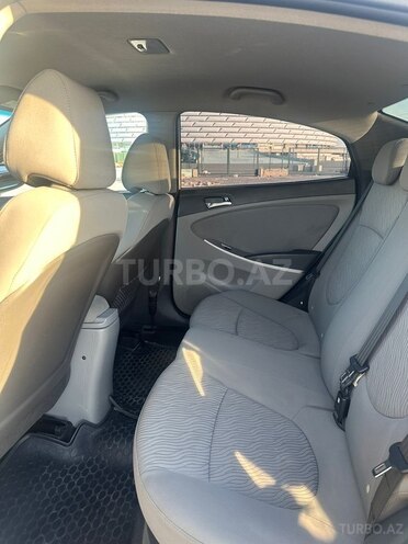 Hyundai Accent-18