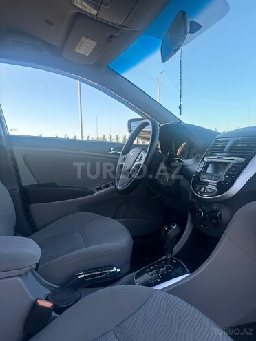 Hyundai Accent-16
