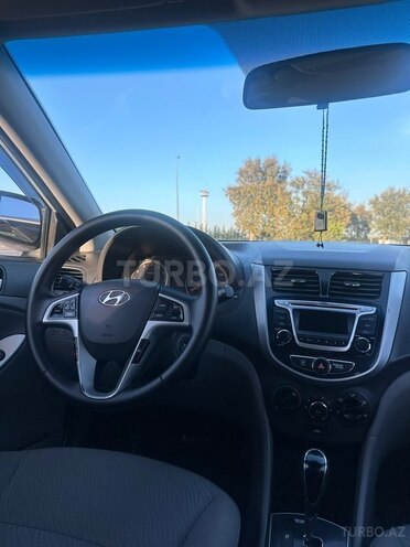 Hyundai Accent-15