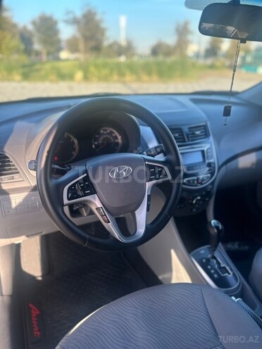Hyundai Accent-20
