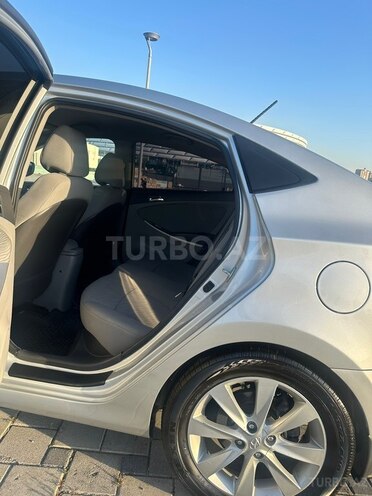 Hyundai Accent-17