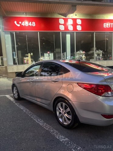 Hyundai Accent-10