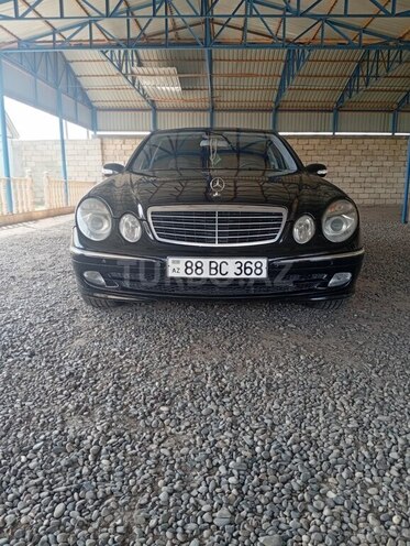Mercedes E 220-1