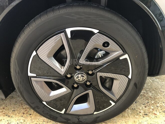 Toyota bZ3-9
