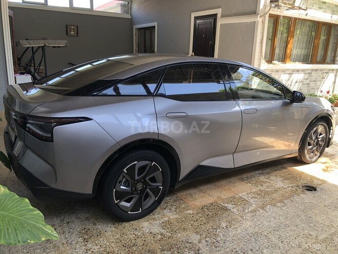 Toyota bZ3-4
