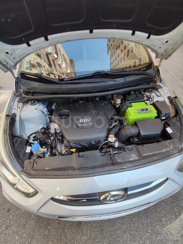 Hyundai Accent-11