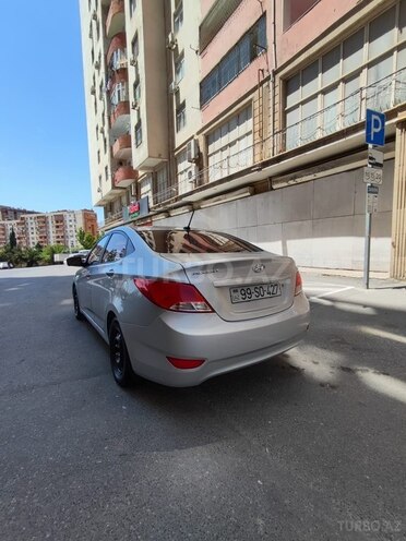 Hyundai Accent-7