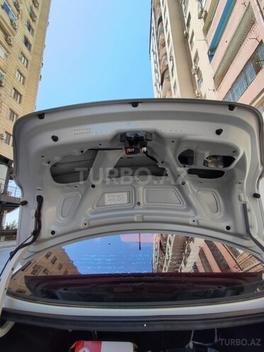 Hyundai Accent-12
