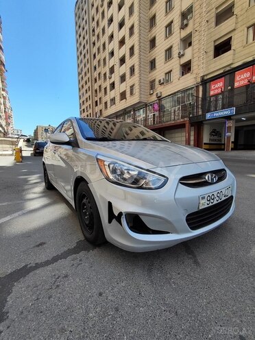 Hyundai Accent-4