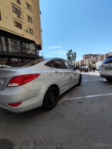 Hyundai Accent-5