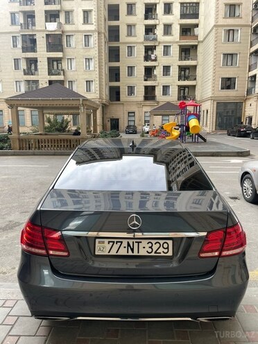 Mercedes E 220-2