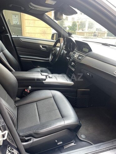Mercedes E 220-11