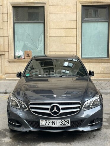 Mercedes E 220-1