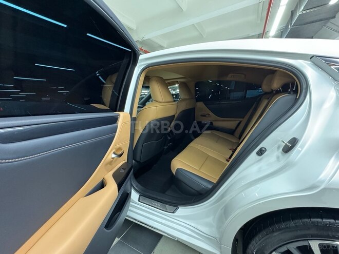 Lexus ES 300h-8
