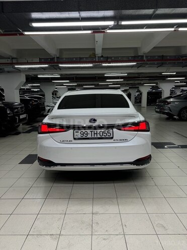 Lexus ES 300h-6