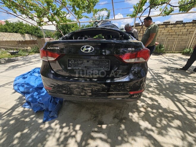 Hyundai Elantra-2