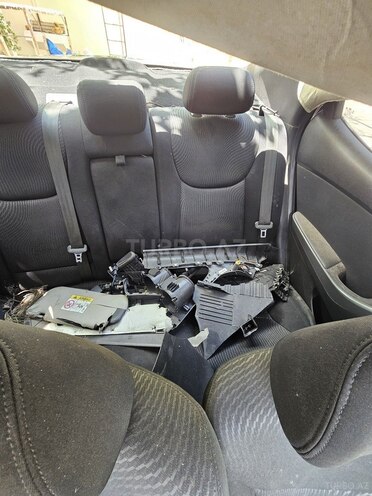 Hyundai Elantra-6