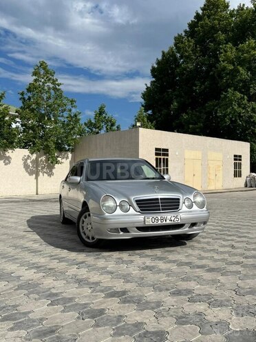 Mercedes E 220-1