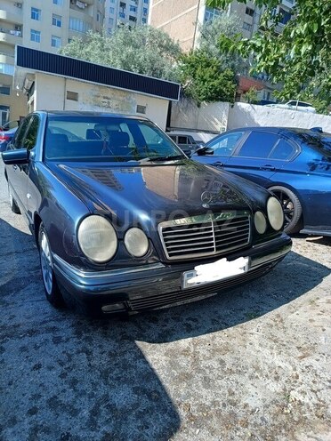 Mercedes E 240-6