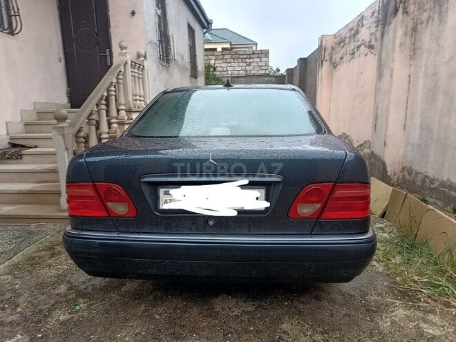 Mercedes E 240-5