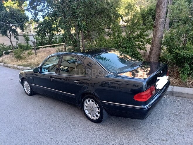 Mercedes E 240-4