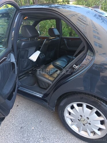 Mercedes E 240-8