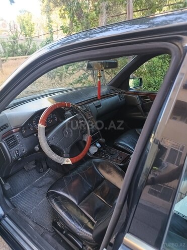 Mercedes E 240-9
