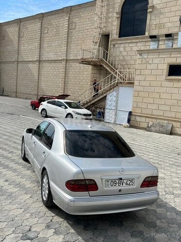 Mercedes E 220-2