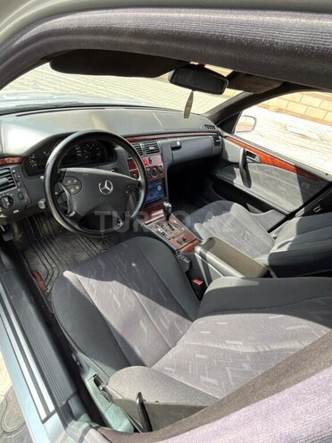Mercedes E 220-7